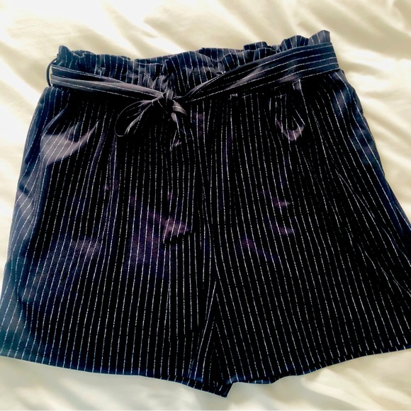 Plus 24 Wide leg paper bag waist belted Black/White Striped Shorts - Picture 2 of 13